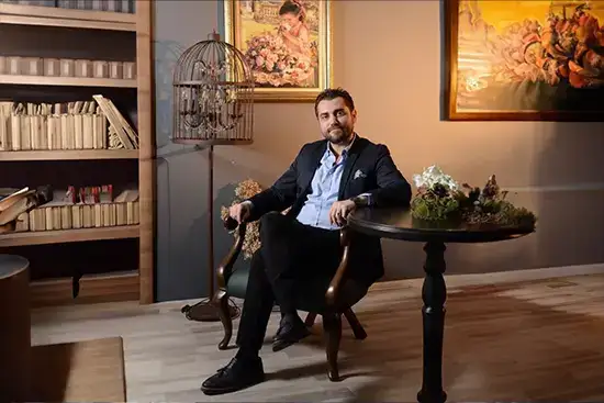 Op. Dr. Cem Özlük muayenehane ortamında